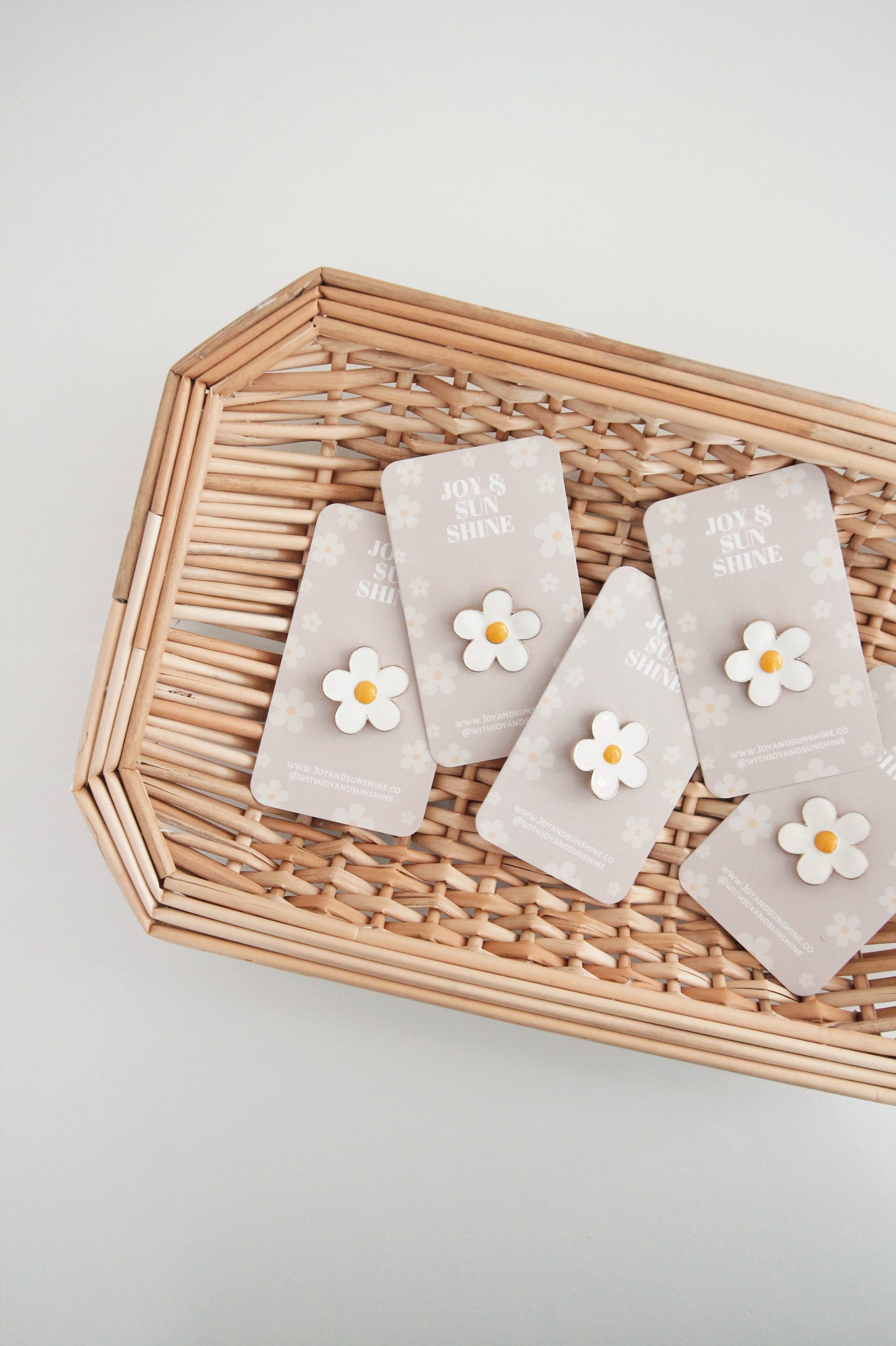 Daisy enamel pin