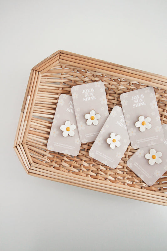 Daisy enamel pin